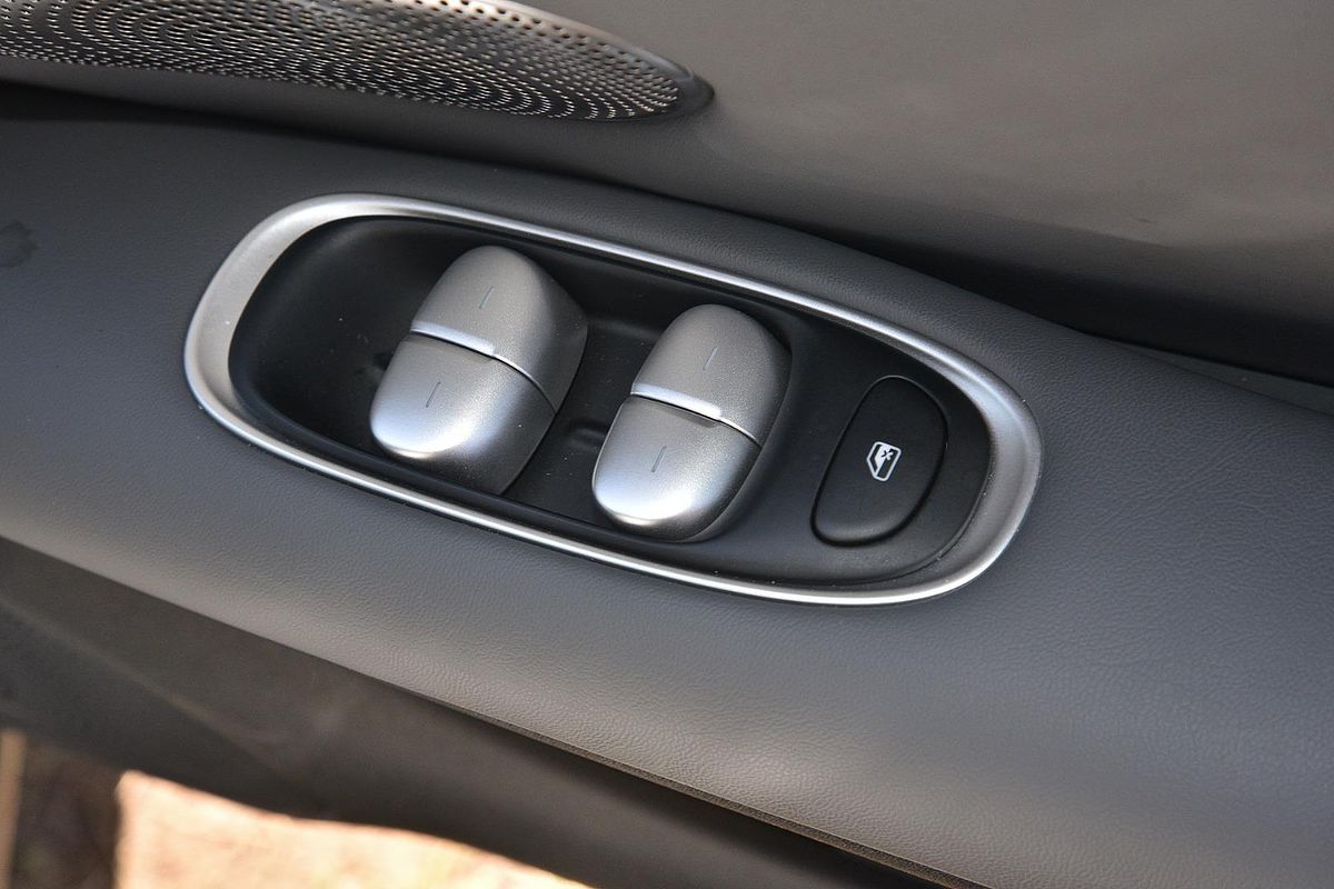 2025 MG IM5 Performance P12L