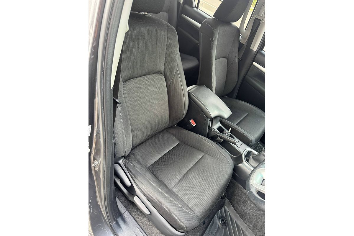 2022 Toyota Hilux SR5 GUN126R