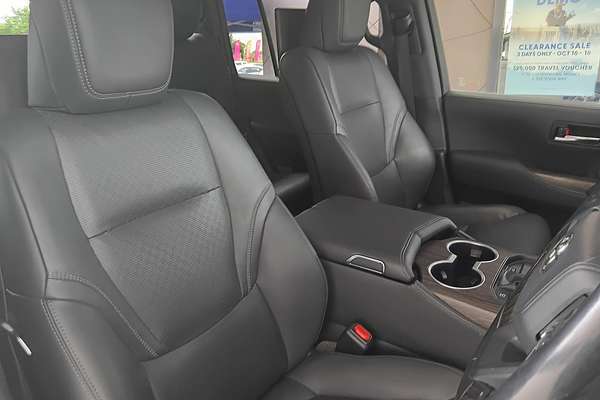 2021 Toyota Landcruiser Sahara FJA300R