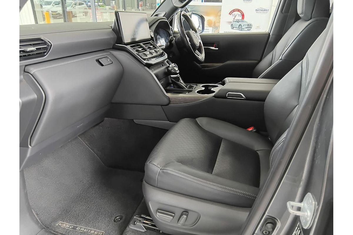 2021 Toyota Landcruiser Sahara FJA300R