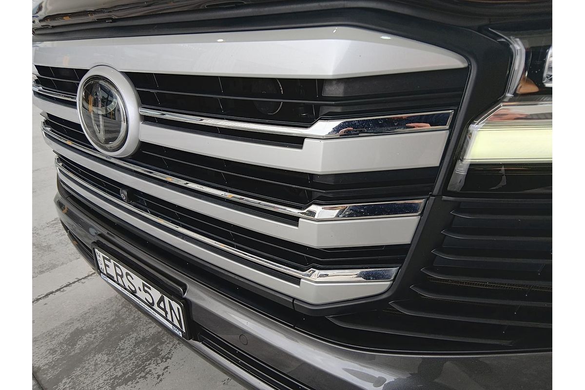 2021 Toyota Landcruiser Sahara FJA300R