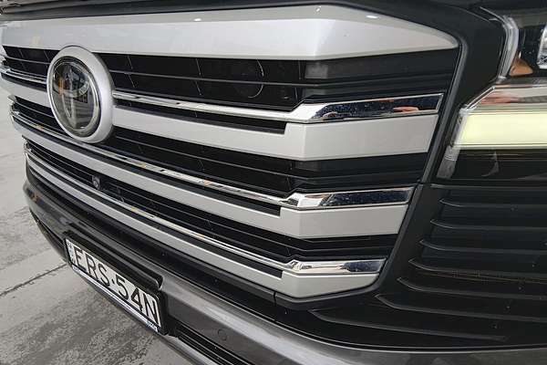 2021 Toyota Landcruiser Sahara FJA300R