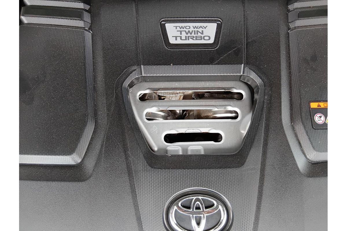 2021 Toyota Landcruiser Sahara FJA300R