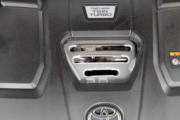 2021 Toyota Landcruiser Sahara FJA300R