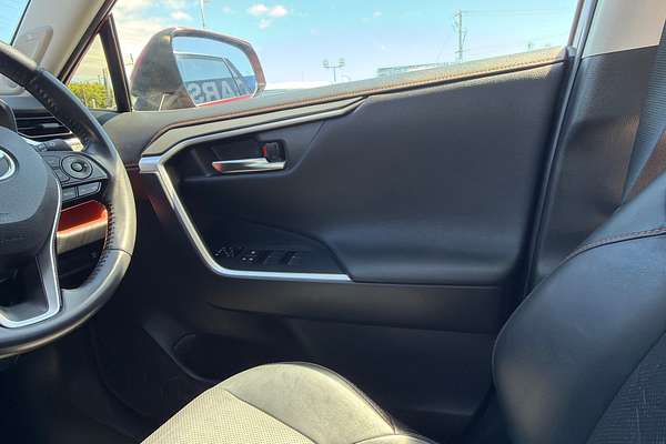 2020 Toyota RAV4 Edge AXAA54R