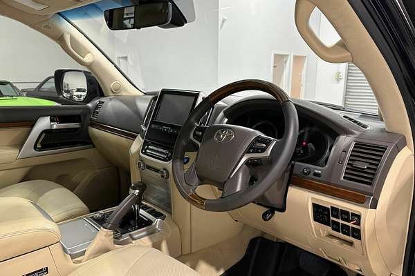 2017 Toyota Landcruiser Sahara VDJ200R