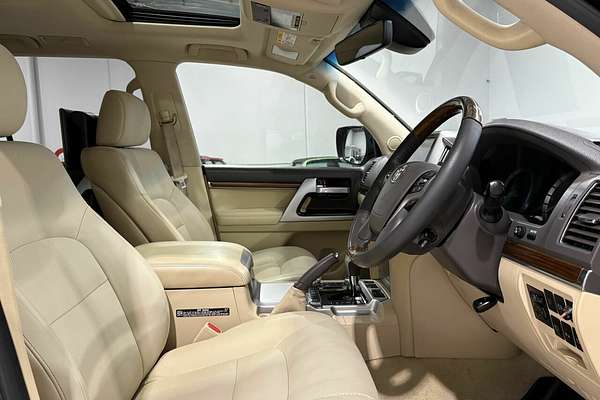 2017 Toyota Landcruiser Sahara VDJ200R