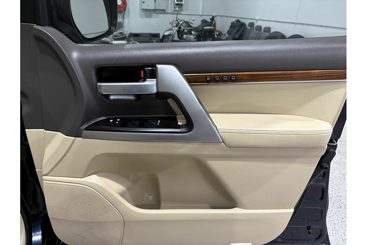 2017 Toyota Landcruiser Sahara VDJ200R