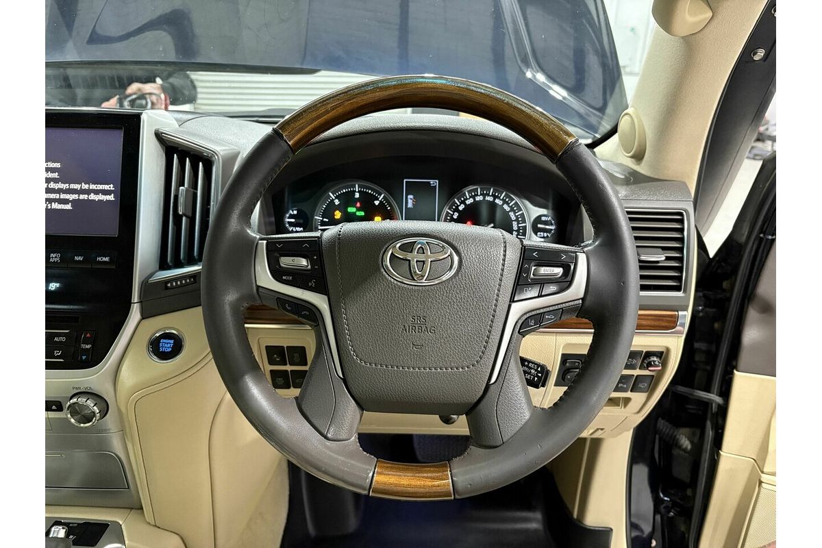2017 Toyota Landcruiser Sahara VDJ200R