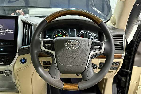 2017 Toyota Landcruiser Sahara VDJ200R