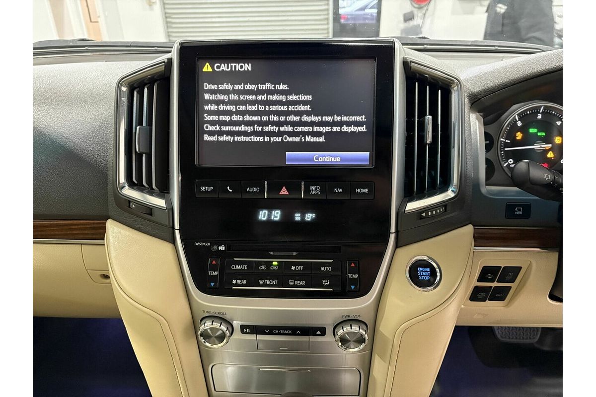 2017 Toyota Landcruiser Sahara VDJ200R