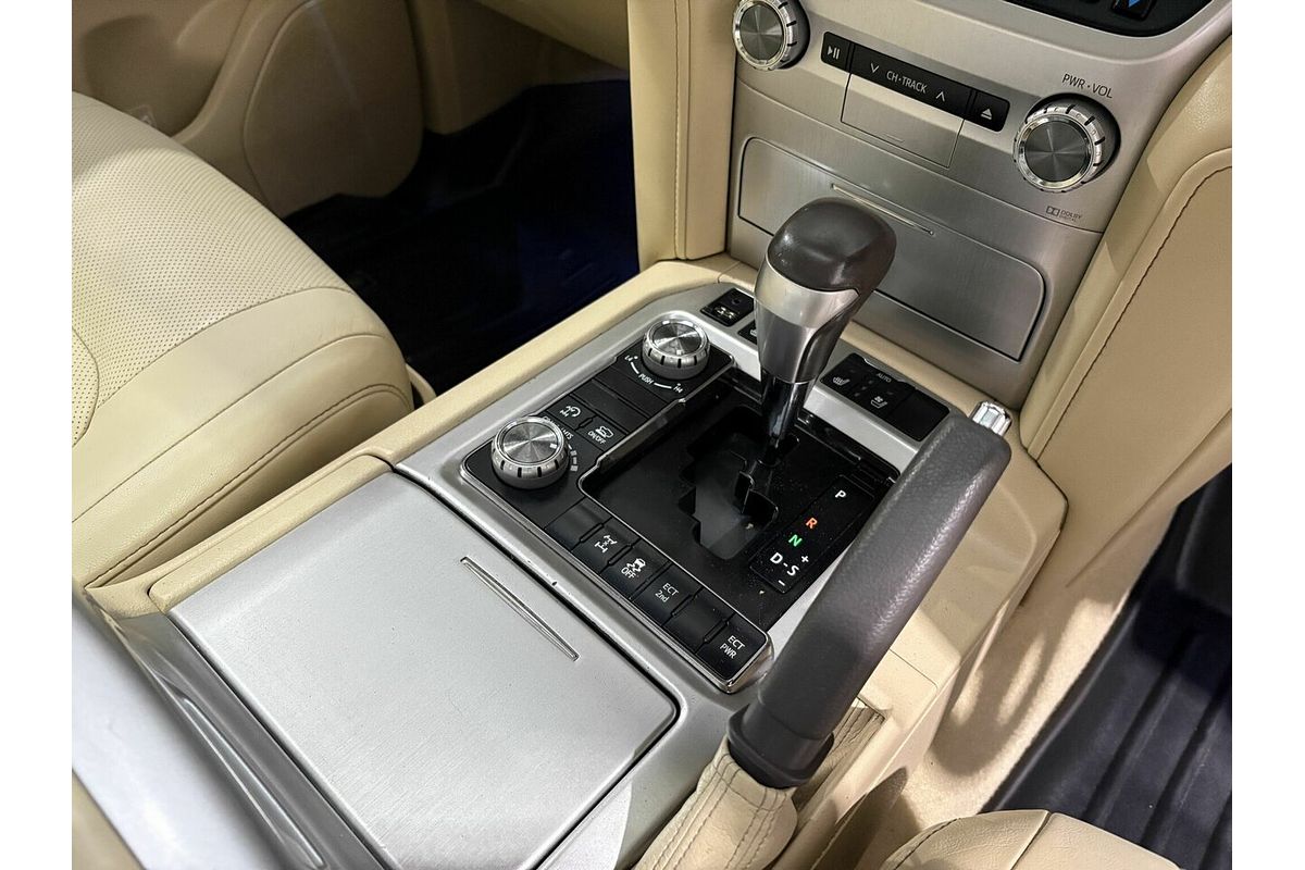 2017 Toyota Landcruiser Sahara VDJ200R