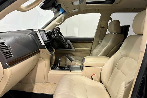 2017 Toyota Landcruiser Sahara VDJ200R