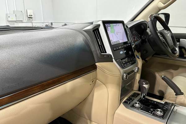 2017 Toyota Landcruiser Sahara VDJ200R