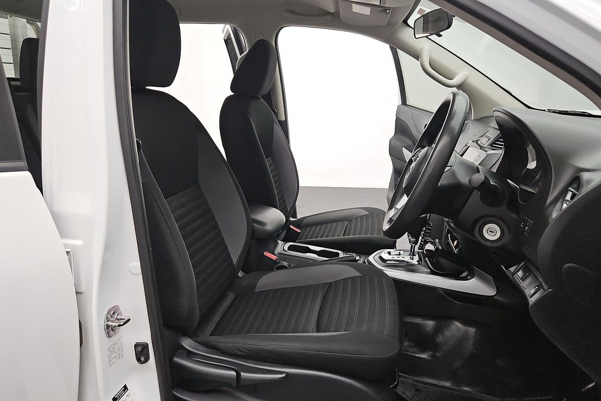 2021 Nissan Navara SL D23 Rear Wheel Drive