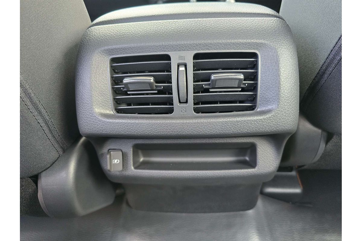 2024 Nissan Navara SL D23