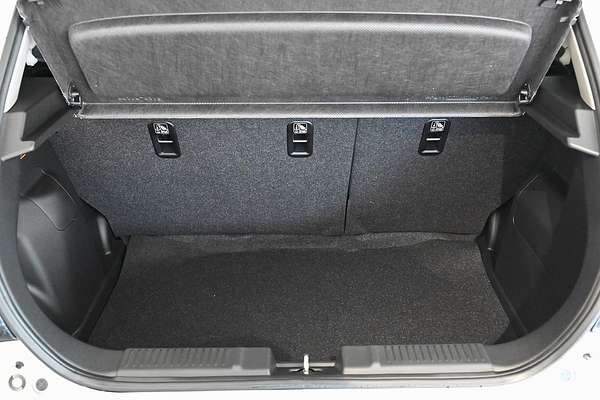 2025 Suzuki Swift Hybrid Plus UZ