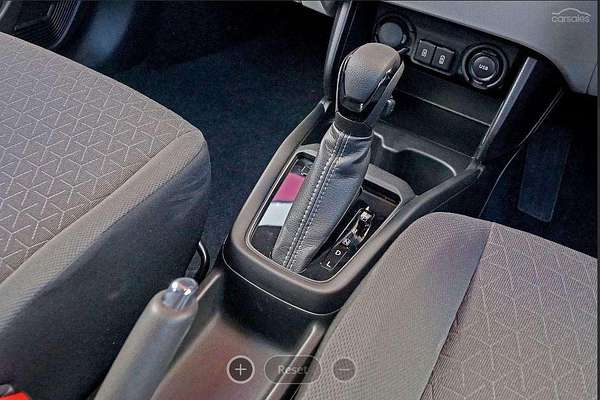 2025 Suzuki Swift Hybrid UZ