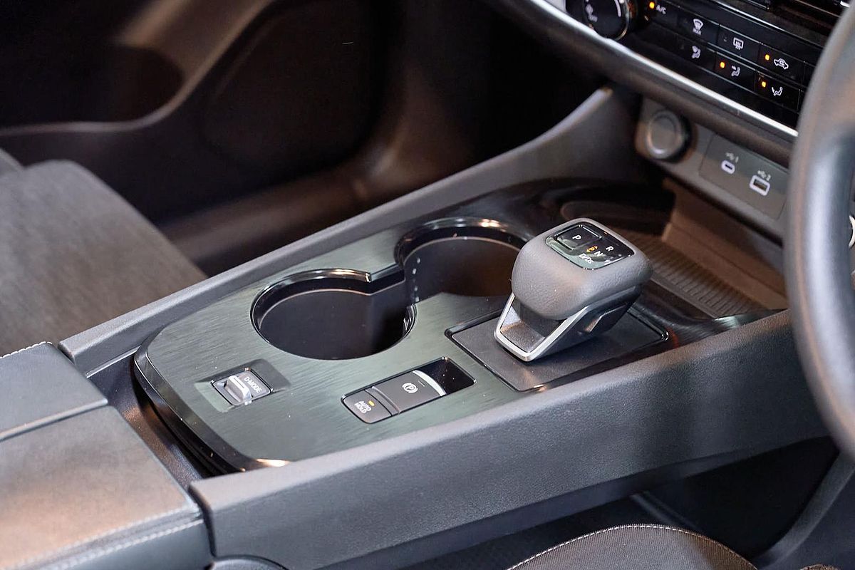 2024 Nissan X-TRAIL ST T33