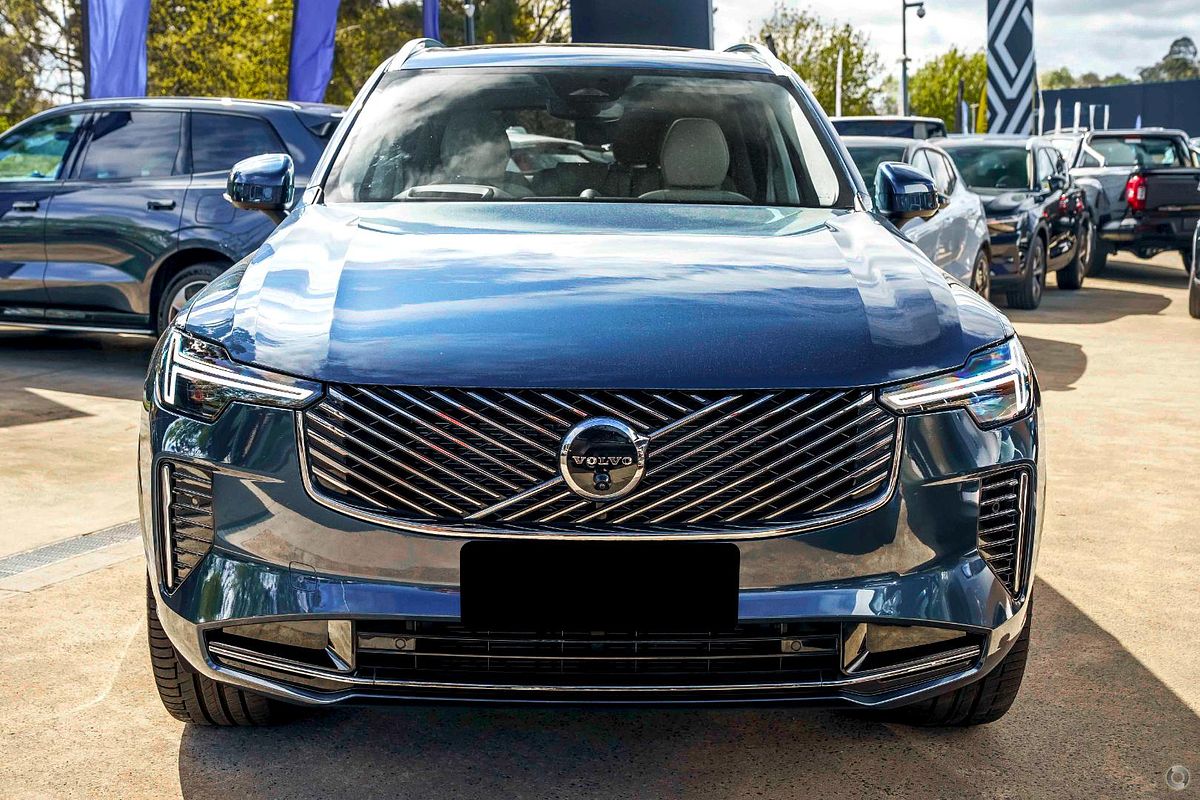 2025 Volvo XC90 Ultra B5 Bright