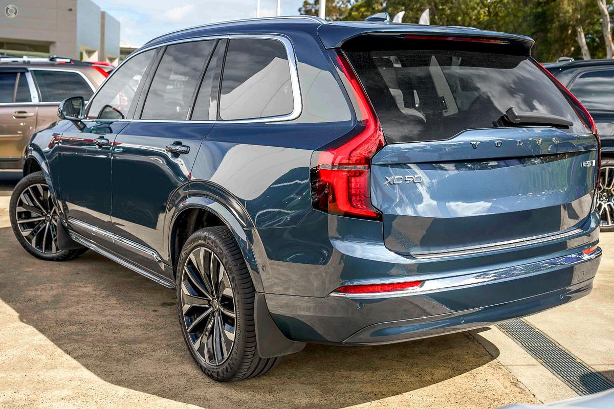 2025 Volvo XC90 Ultra B5 Bright