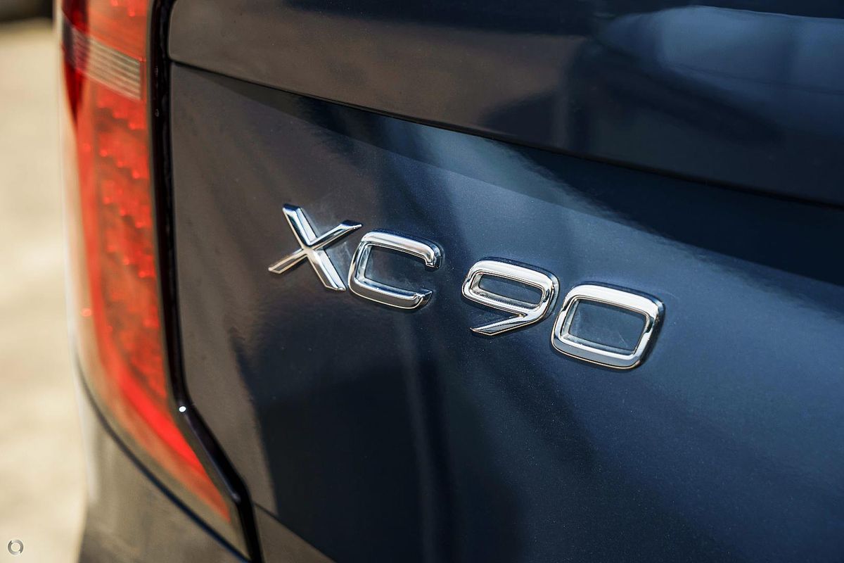 2025 Volvo XC90 Ultra B5 Bright