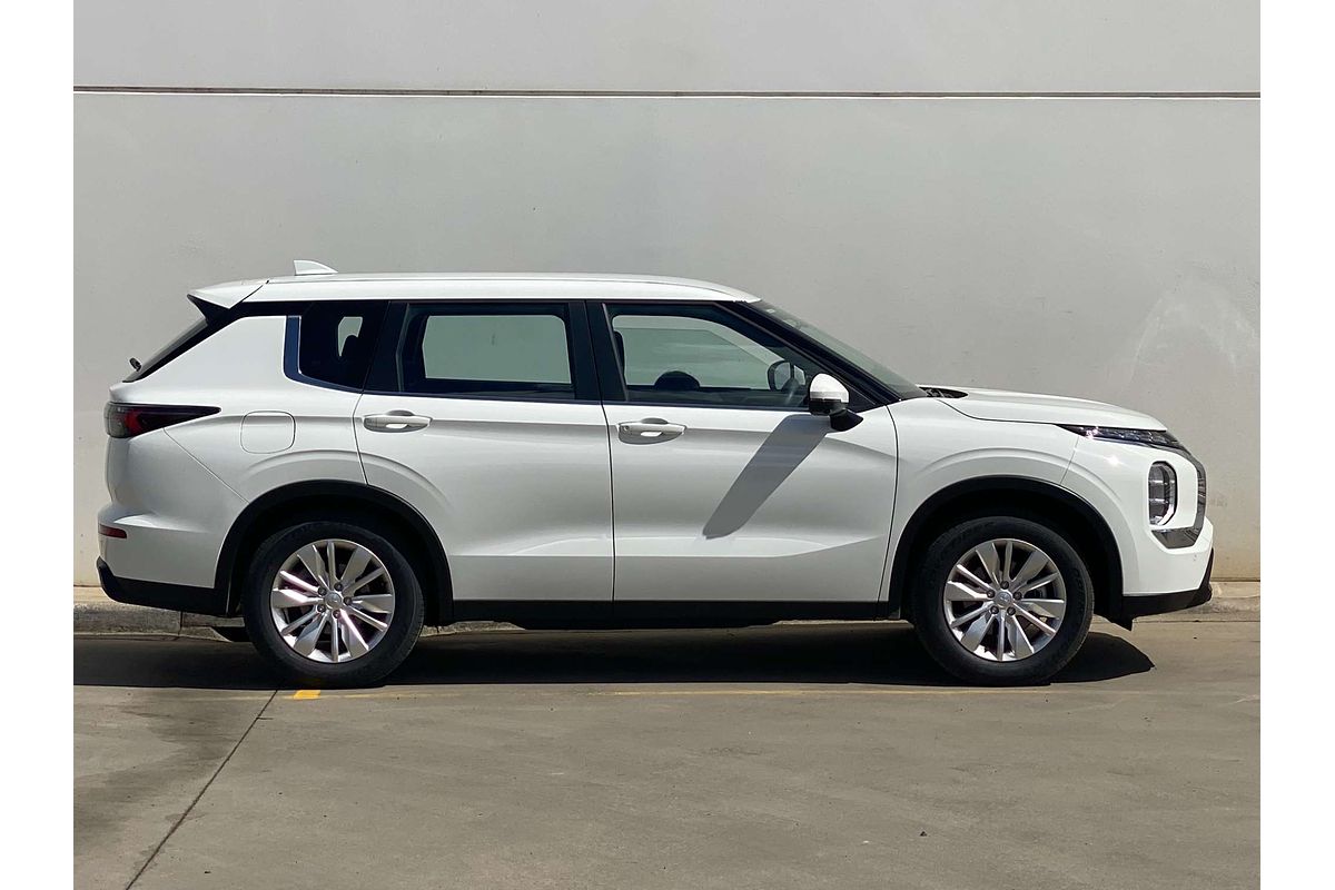 2025 Mitsubishi Outlander ES ZM