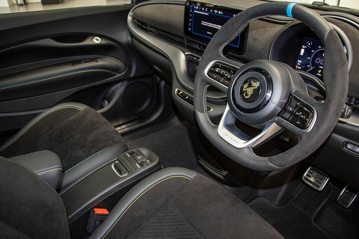 2023 Abarth 500e Scorpionissima