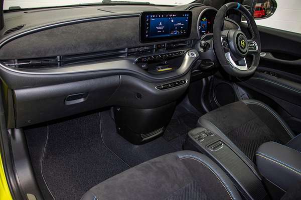 2023 Abarth 500e Scorpionissima