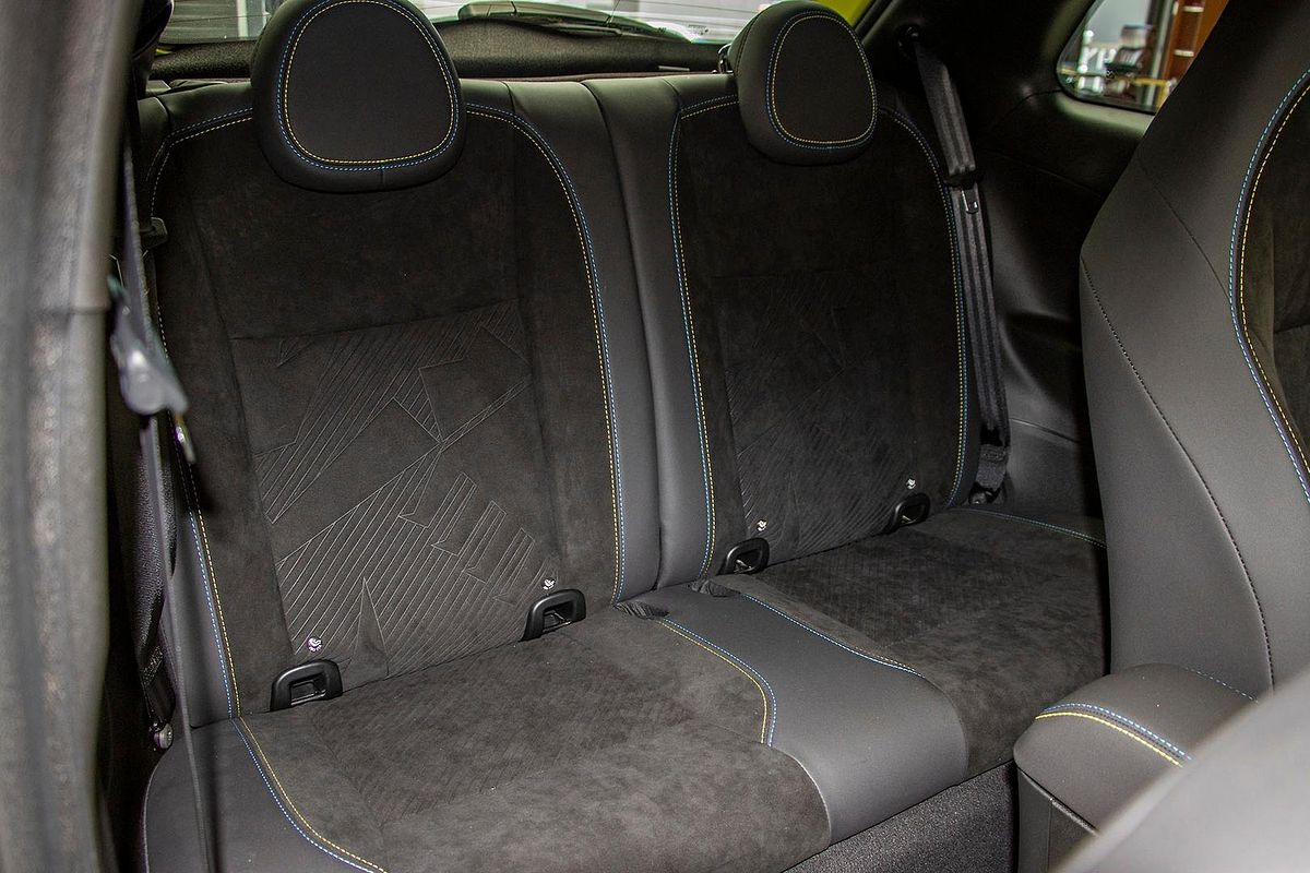 2023 Abarth 500e Scorpionissima