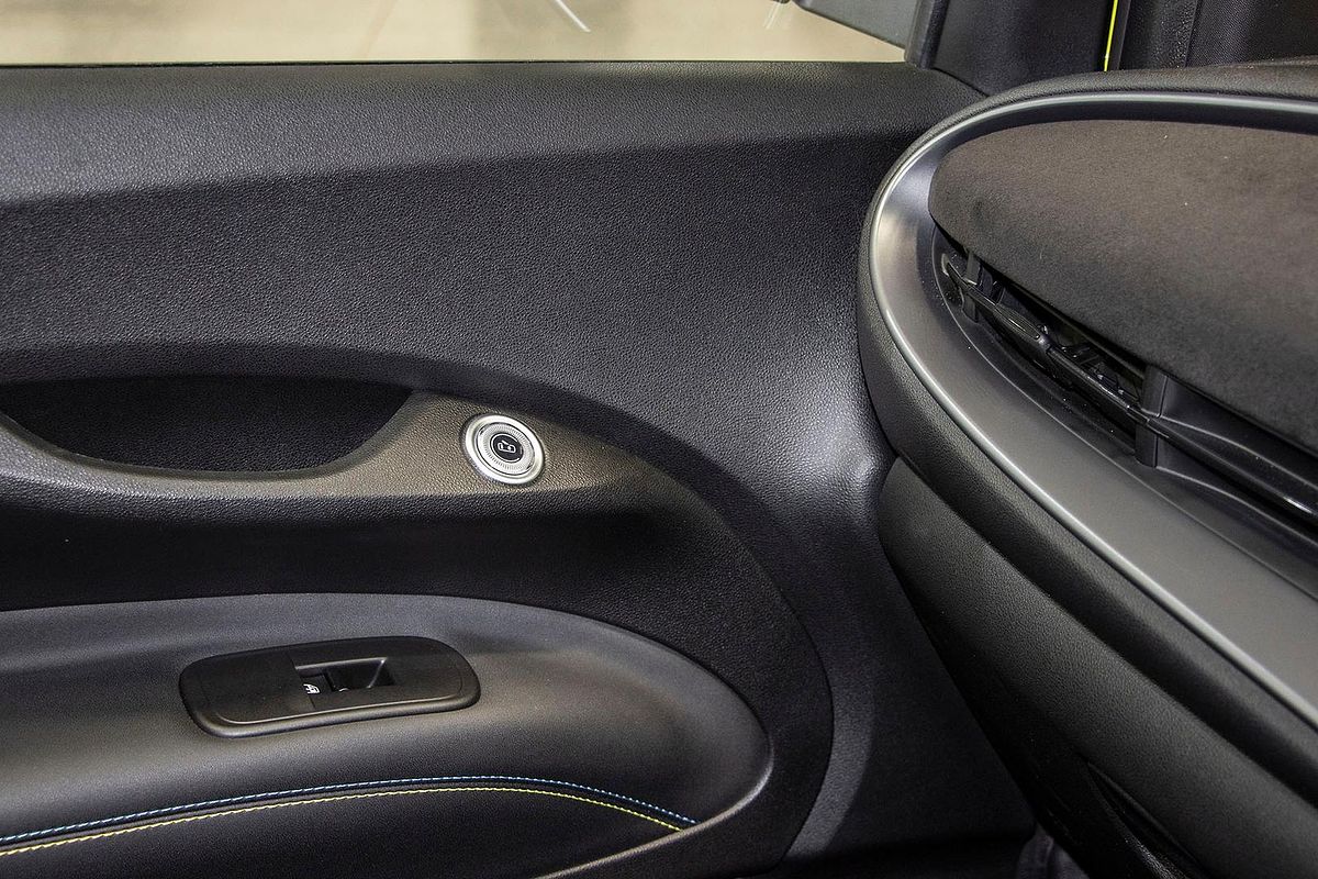 2023 Abarth 500e Scorpionissima