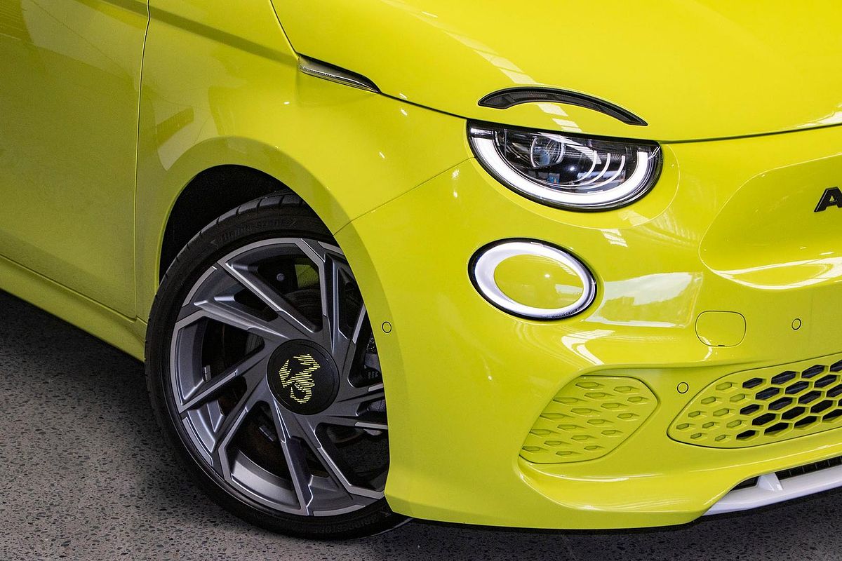 2023 Abarth 500e Scorpionissima