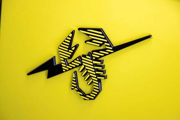 2023 Abarth 500e Scorpionissima