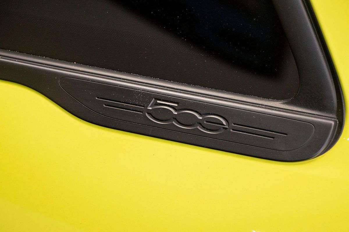 2023 Abarth 500e Scorpionissima