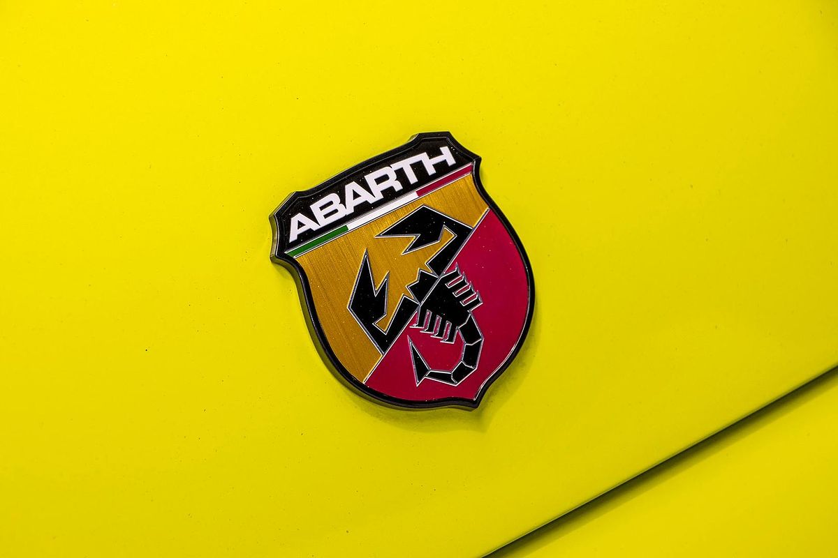 2023 Abarth 500e Scorpionissima