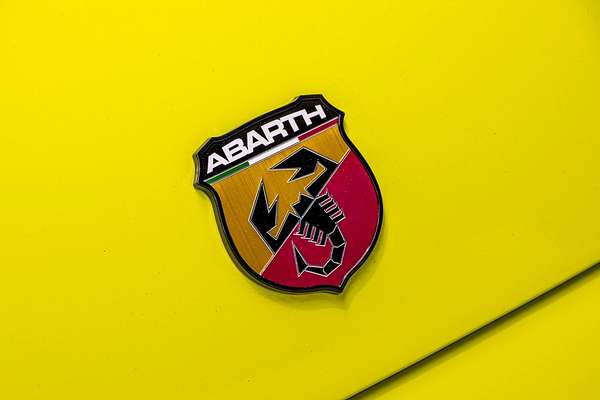 2023 Abarth 500e Scorpionissima