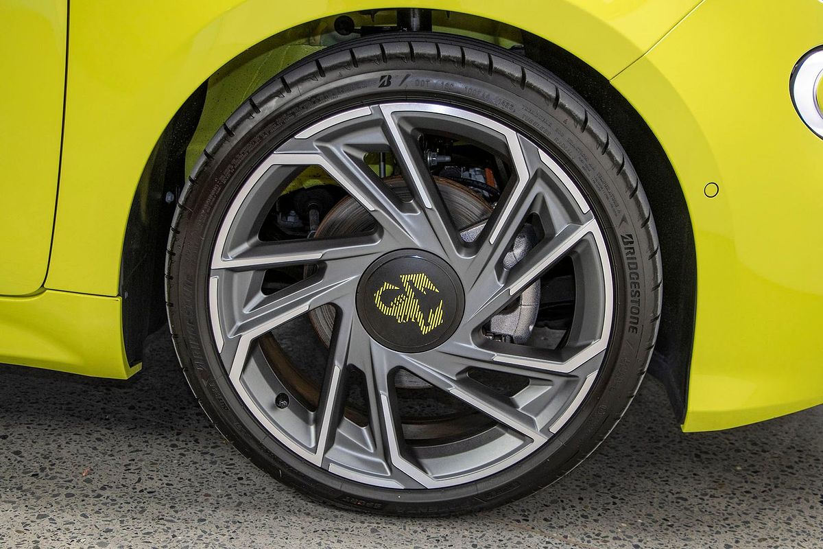 2023 Abarth 500e Scorpionissima