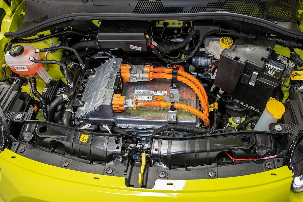 2023 Abarth 500e Scorpionissima