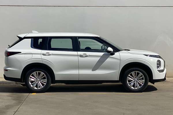 2025 Mitsubishi Outlander ES ZM