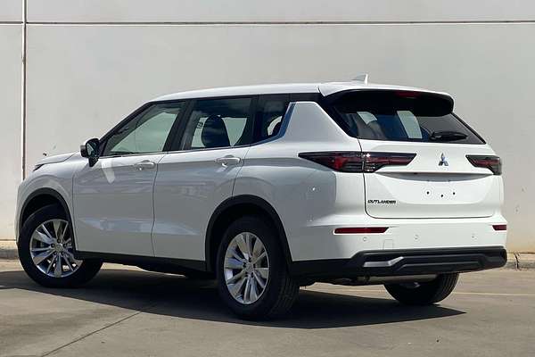 2025 Mitsubishi Outlander ES ZM