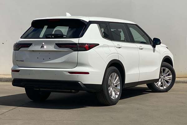 2025 Mitsubishi Outlander ES ZM