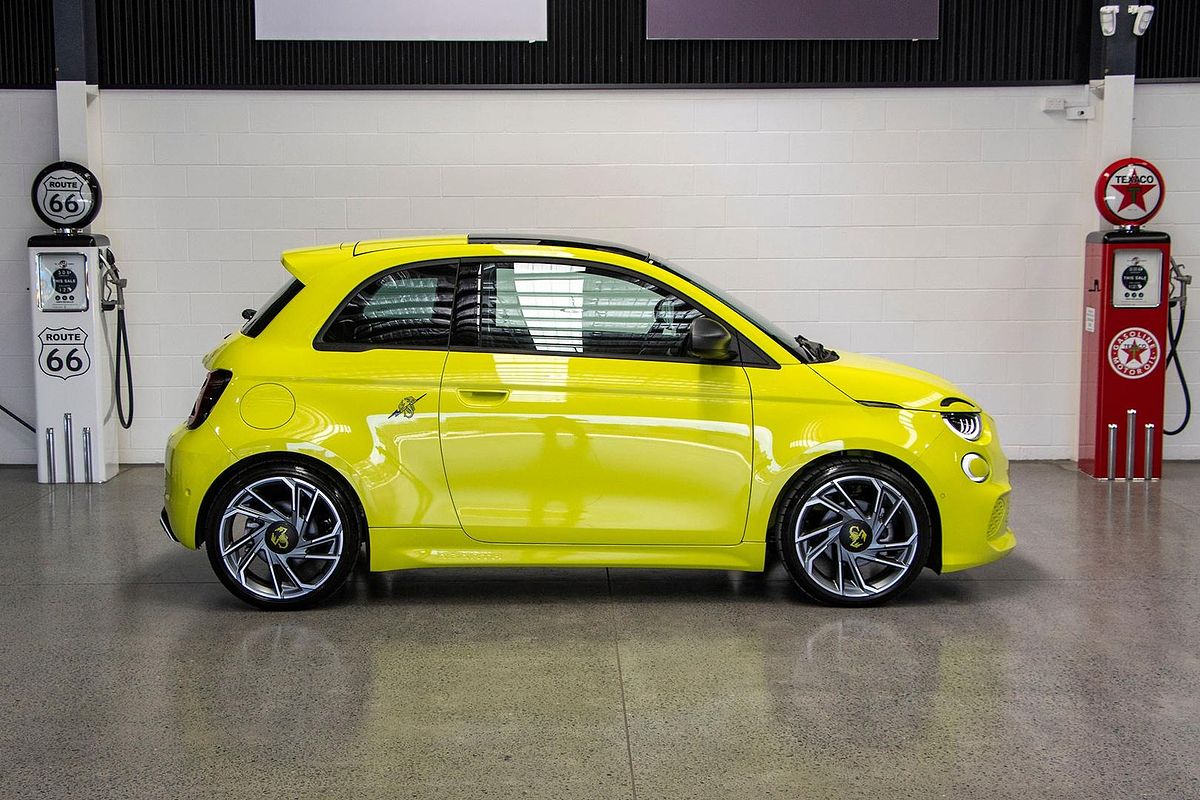 2023 Abarth 500e Scorpionissima