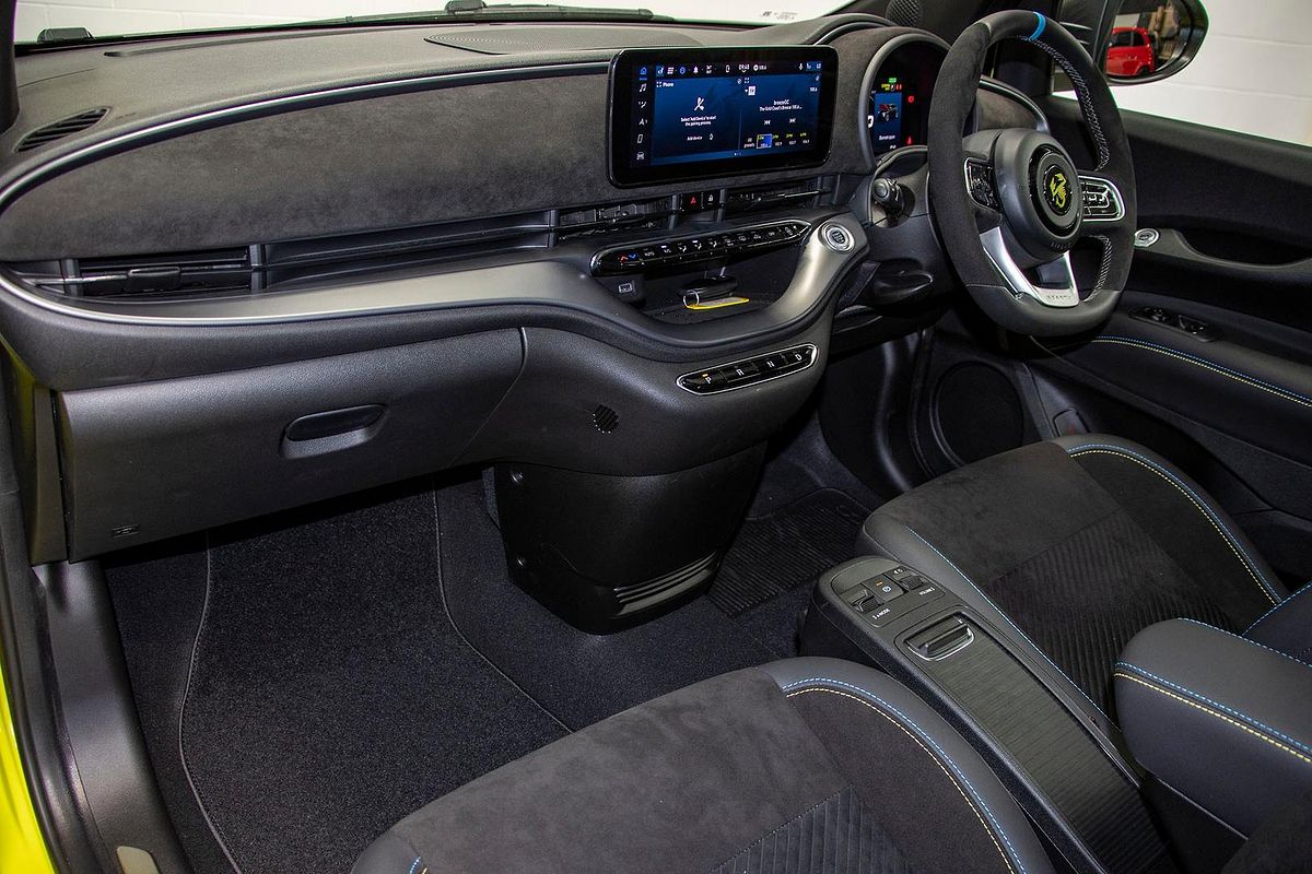 2023 Abarth 500e Scorpionissima