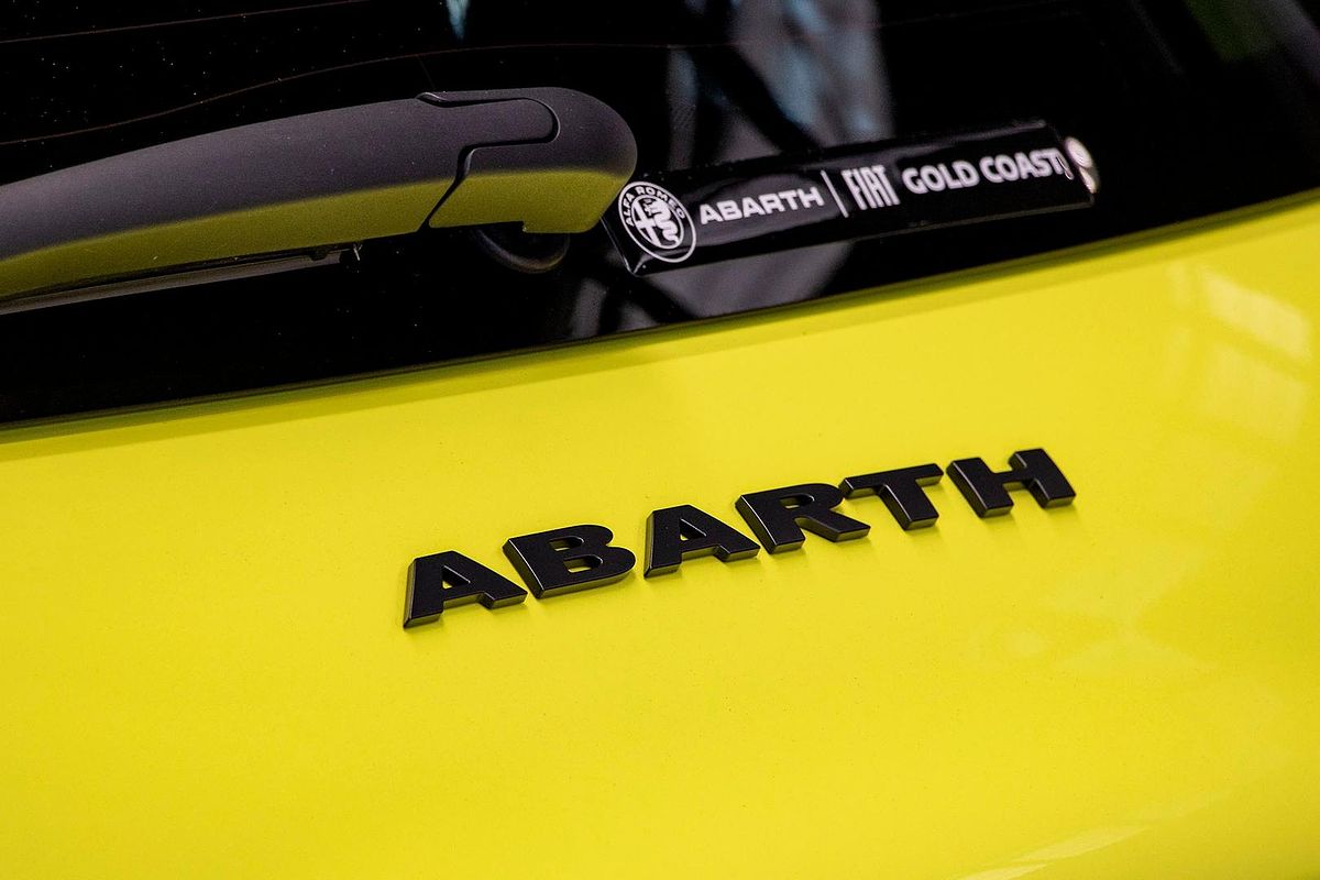 2023 Abarth 500e Scorpionissima