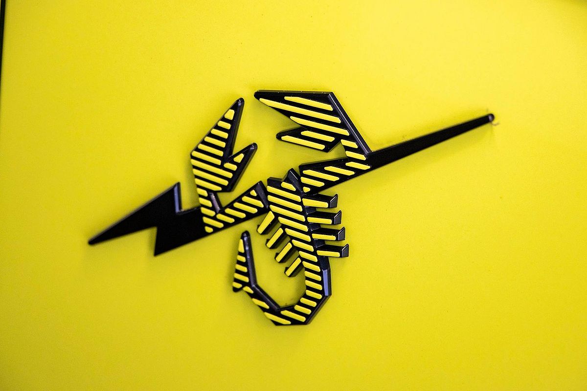 2023 Abarth 500e Scorpionissima