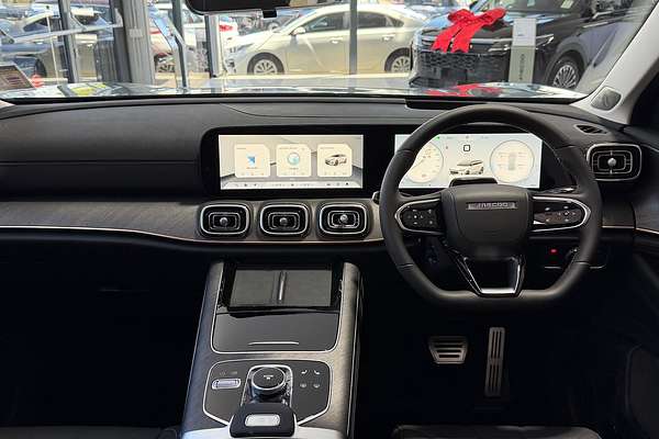 2025 Jaecoo J8 Track