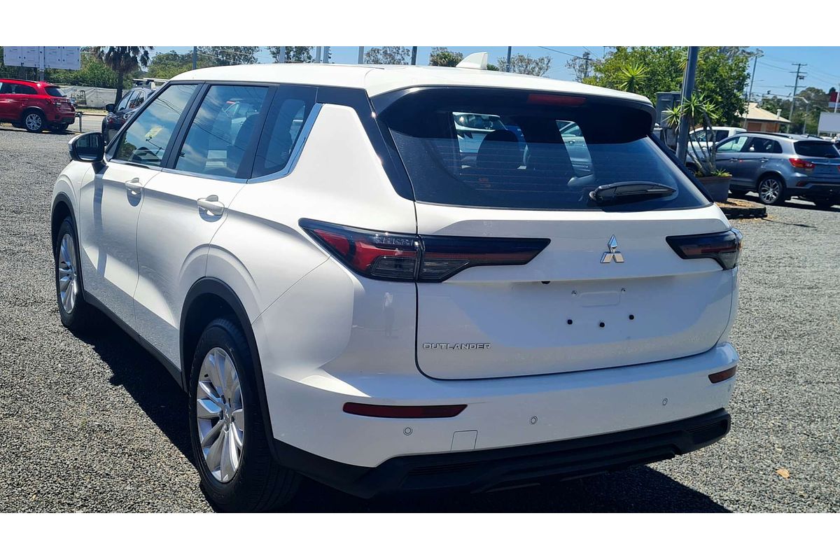 2025 Mitsubishi Outlander ES ZM