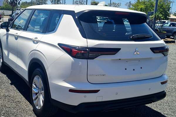 2025 Mitsubishi Outlander ES ZM