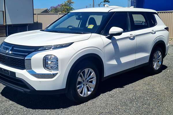 2025 Mitsubishi Outlander ES ZM