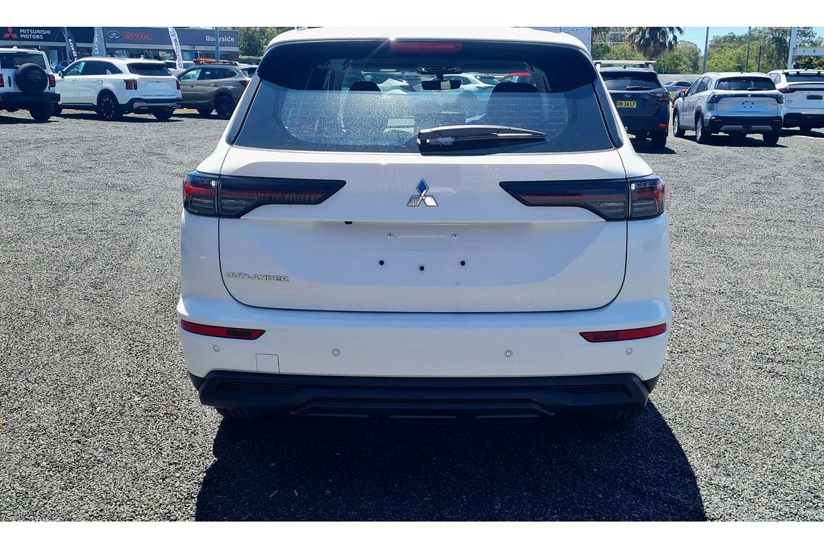 2025 Mitsubishi Outlander ES ZM